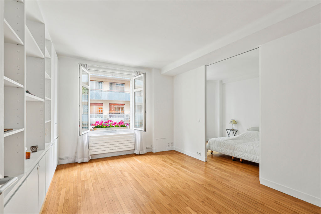 Real estate Paris. Paris 16ème - Muette/Passy - 3 rooms in good condition 